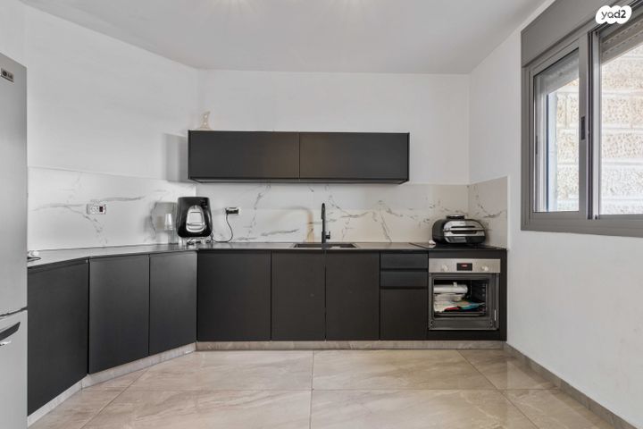 דירה, אליהו קורן, חומת שמואל, הר חומה, ירושלים