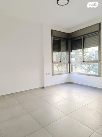 דירה, גנים א', גני תקווה