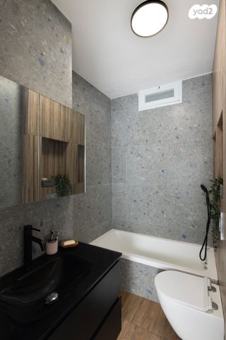 דירה, נחמה, חומת שמואל, הר חומה, ירושלים