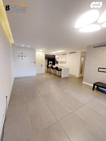 דירת גן, קדימה צורן