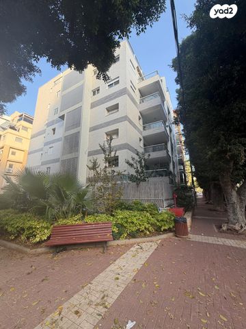 דירה, הפרחים, כפר סבא