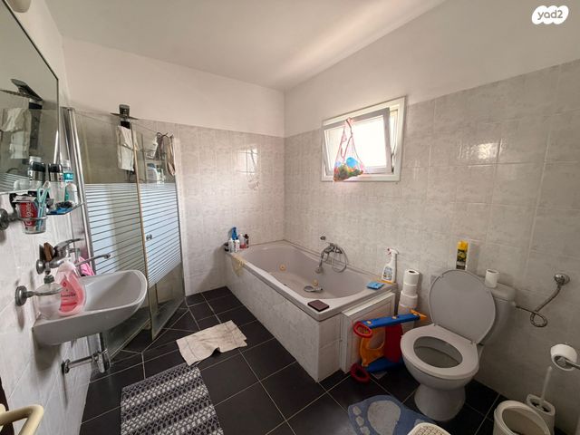 בית פרטי/ קוטג', משה שפירא, צפון מזרח מרכז העיר, נתניה