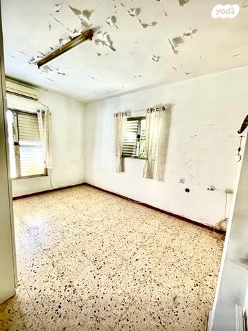 דירה, גוש עציון 10, עמידר, בת ים