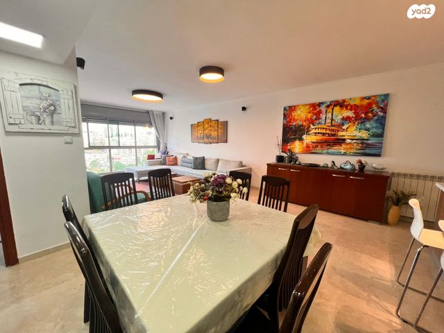 דירה, אברהם פררה, הולילנד, ירושלים