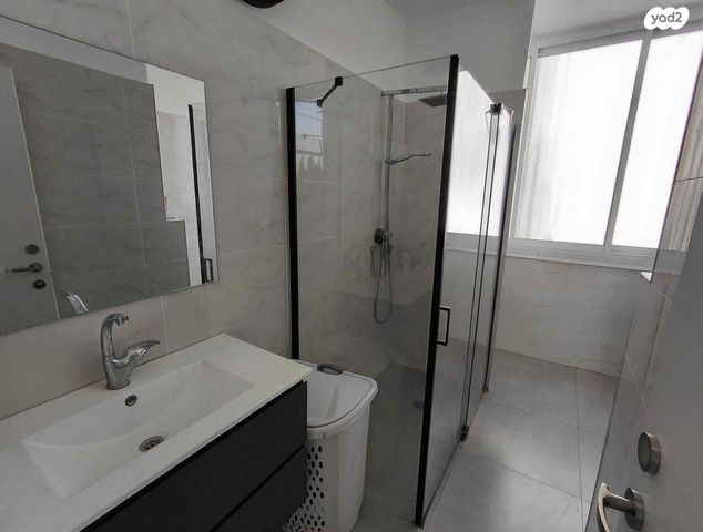 דירה, חזון אי"ש, רמב"ם, ראשון לציון