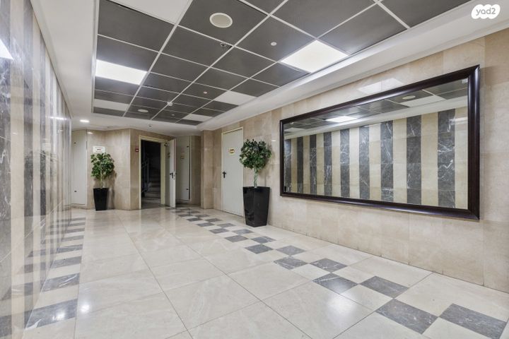 דירה, אליהו קורן, חומת שמואל, הר חומה, ירושלים