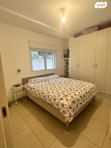 דירה, הפרחים, כפר סבא