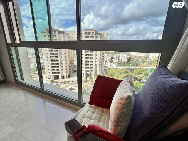 דירה, אברהם פררה, הולילנד, ירושלים