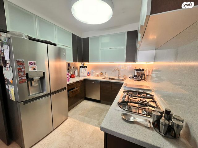 דירה, אברהם פררה, הולילנד, ירושלים