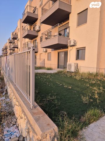 דירת גן, איבי נחל, אבני חפץ