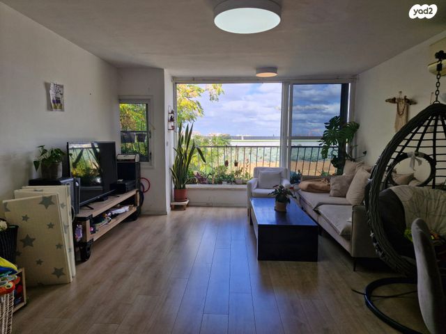 דירת גן, נווה עמל, הרצליה