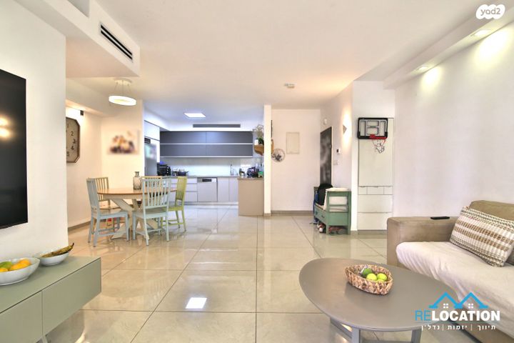 דירה, מנחם בגין 36, נווה גנים, קרית מוצקין