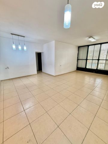 דירה, עליית הנוער 14, נחלת יצחק, תל אביב יפו