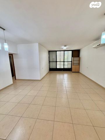 דירה, עליית הנוער 14, נחלת יצחק, תל אביב יפו