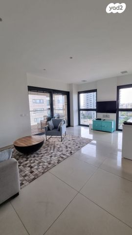 ניסים אלוני 