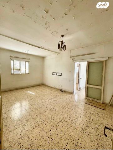 דירה, גוש עציון 10, עמידר, בת ים