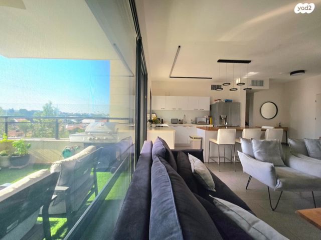 דירה, רעננה