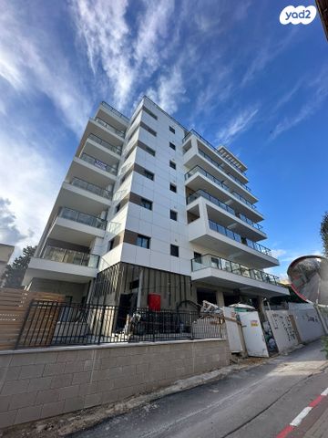 דירה, הרצליה