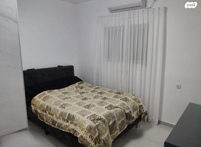 דירה, חזון אי"ש, רמב"ם, ראשון לציון