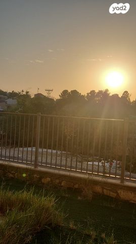 דירת גן, איבי נחל, אבני חפץ