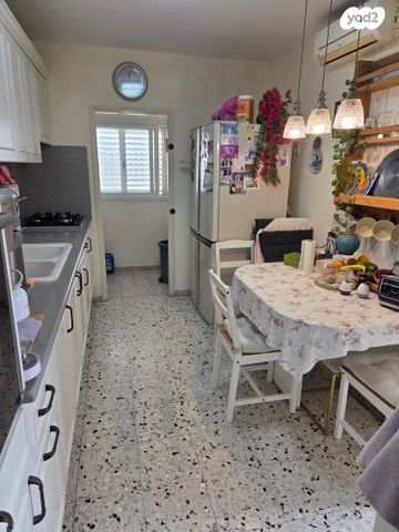 גג/ פנטהאוז, אירוס הארגמן, גבעת האירוסים, נתניה