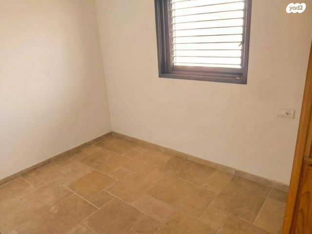 דירה, הרב ברוק, רמב"ם, ראשון לציון