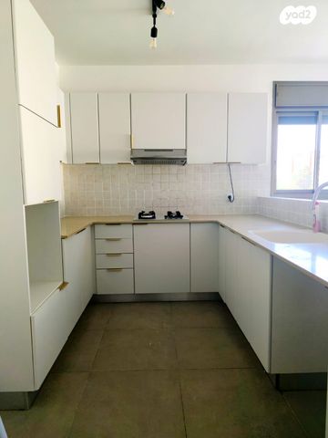 דירה, גנים א', גני תקווה