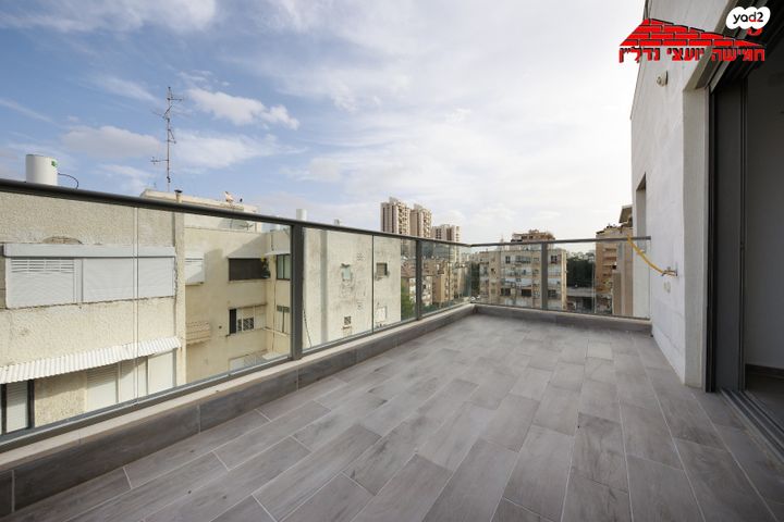 דירה, שפינוזה, אברמוביץ', ראשון לציון