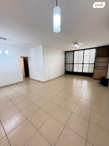 דירה, עליית הנוער 14, נחלת יצחק, תל אביב יפו