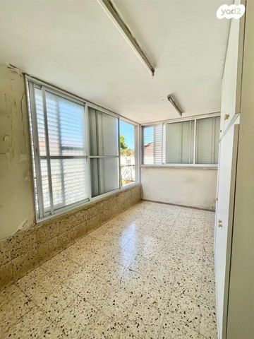 דירה, גוש עציון 10, עמידר, בת ים