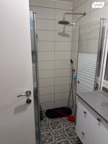 דירה, הפרחים, כפר סבא