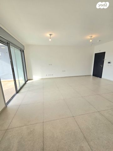 דירה, ש"י עגנון, קרית אונו