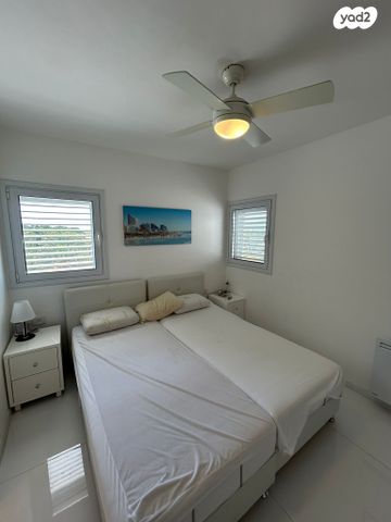 דירה, אורי צבי גרינברג, אזורי חן, גימל החדשה, תל אביב יפו