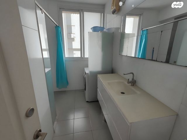 דירה, אברבנאל, רמב"ם, ראשון לציון