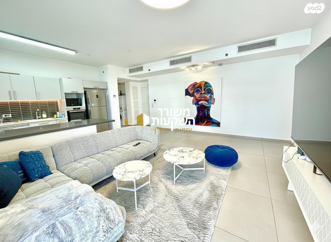 דירה, אריק איינשטיין, הרצליה ב', הרצליה