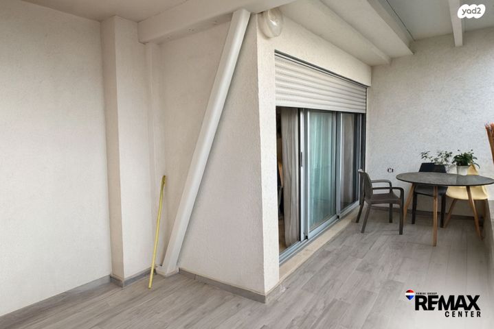 דירה, קרן קיימת לישראל, אברמוביץ', ראשון לציון