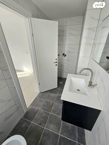 דירה, ש"י עגנון, קרית אונו