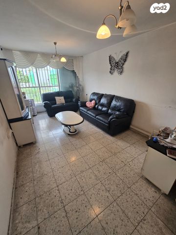 דירה, הרב לוי 13, רמת הנשיא, בת ים