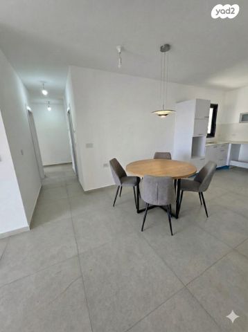 דירה, הרב מרדכי אליהו, כרמי הנדיב, אחוזת רוטנר, קרית מלאכי