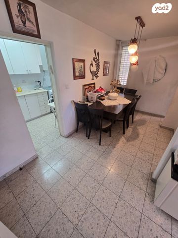 דירה, הרב לוי 13, רמת הנשיא, בת ים