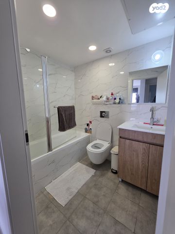 דירה, הרב מרדכי אליהו, כרמי הנדיב, אחוזת רוטנר, קרית מלאכי