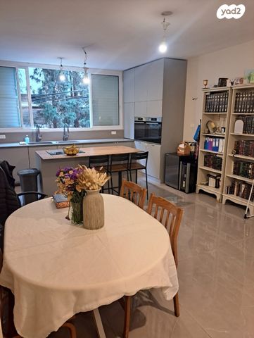 התשעים ושלוש 