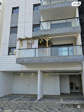 הרב מרדכי אליהו 