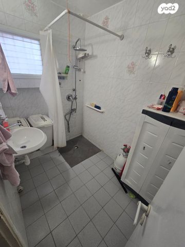 דירה, הרב לוי 13, רמת הנשיא, בת ים