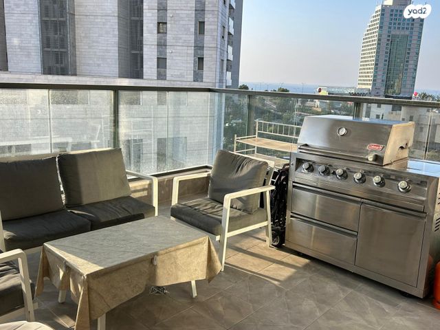 דירה, אמנון ליפקין שחק, נוף הטיילת, נתניה