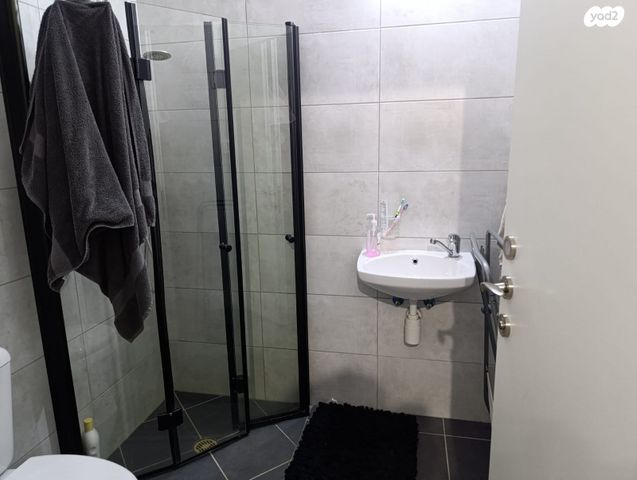 דירה, הרב בן ציון אבא שאול, שדרות