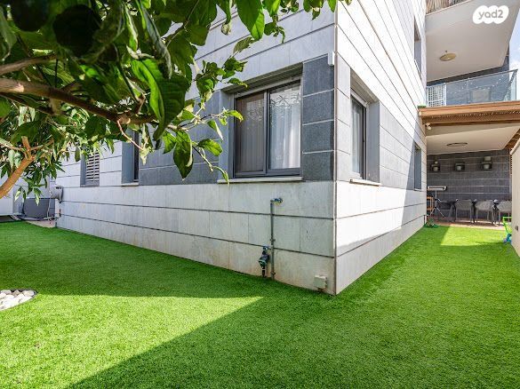 דירת גן, לוטם 35, הפרחים, חריש