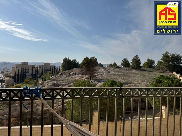 דירה, הממציא, חומת שמואל, הר חומה, ירושלים