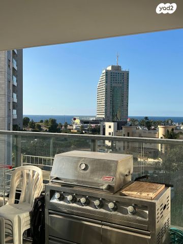 דירה, אמנון ליפקין שחק, נוף הטיילת, נתניה