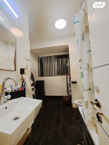 דירה, הגליל, יסודות, בני ברק